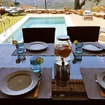 Pitoes Naturehouse