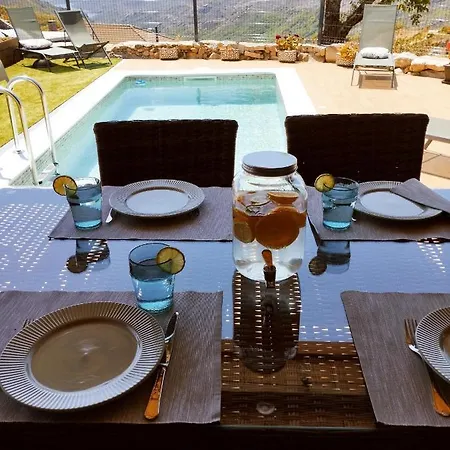 Pitoes Naturehouse